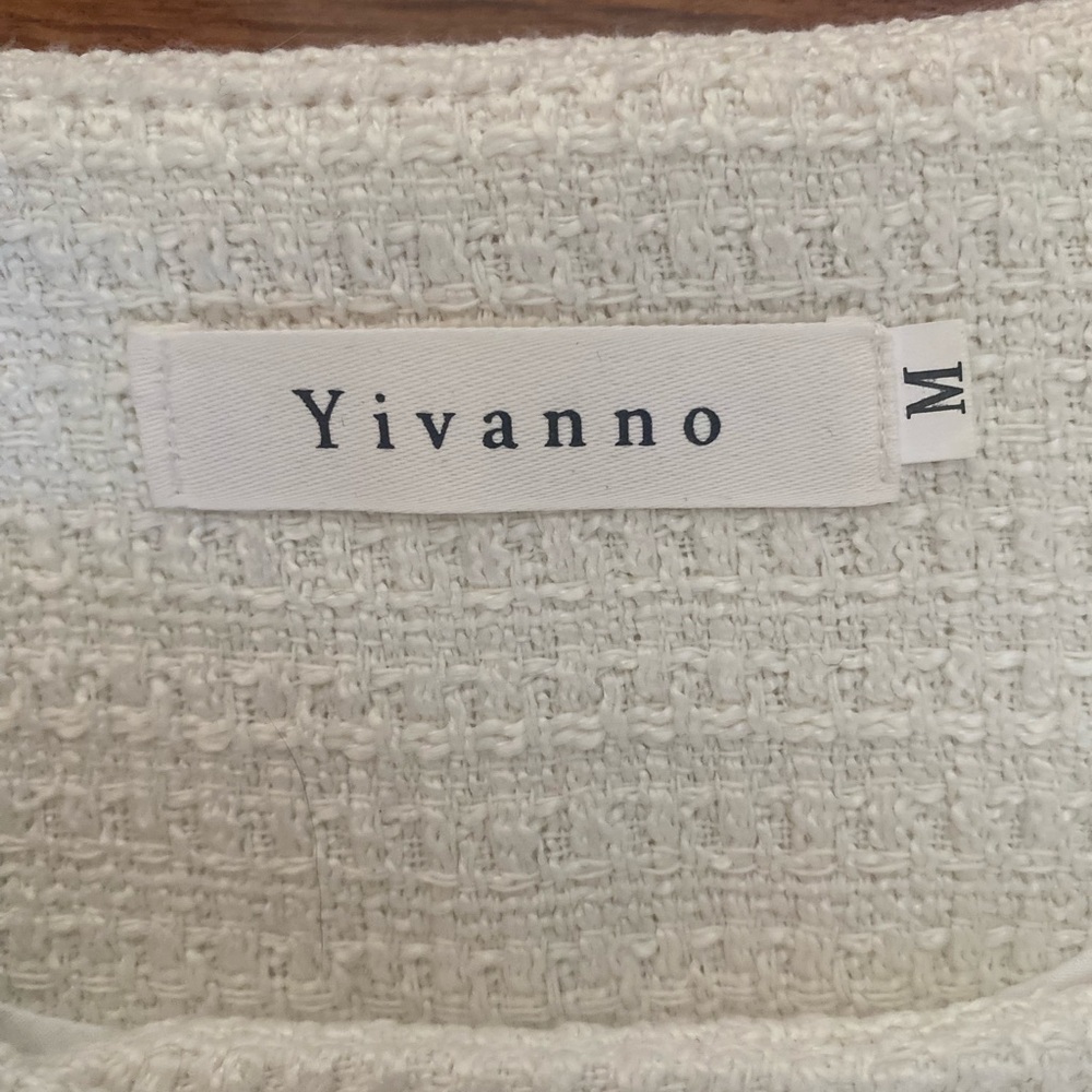 Yivanno Cream Tweed Cropped Blazer Gold Button Jacket Chanel Style Size M - Picture 3 of 10